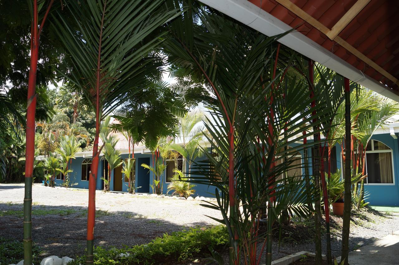 Hotel Y Cabinas Del Tropico Guapiles Exterior photo